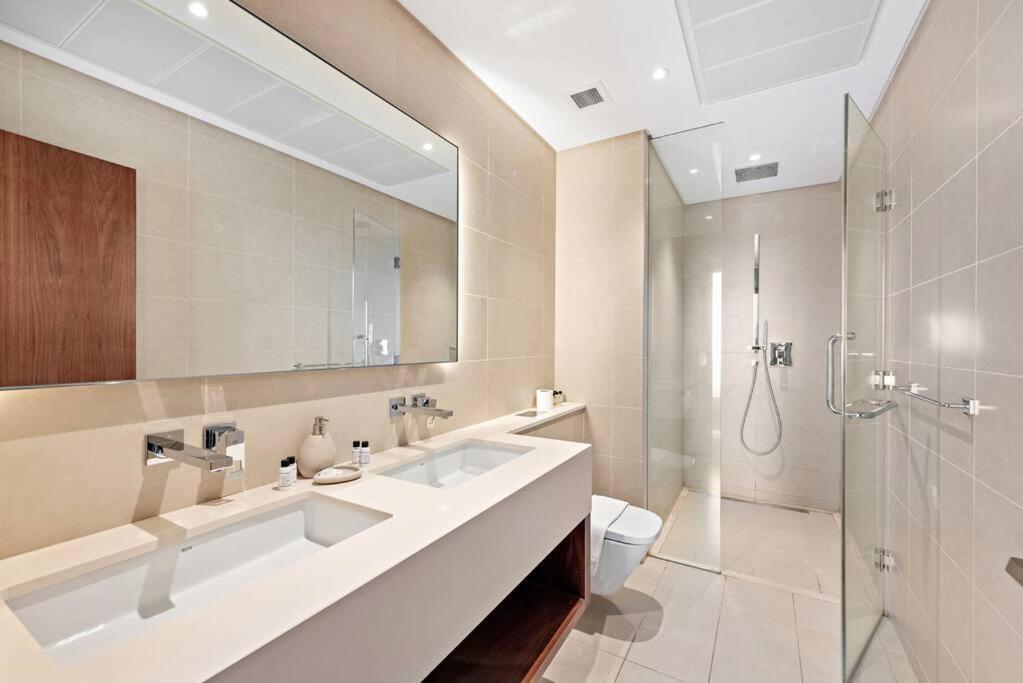 Apartment Luxury 2br In Marina Pool Gym Balcony Free Parking Dubai