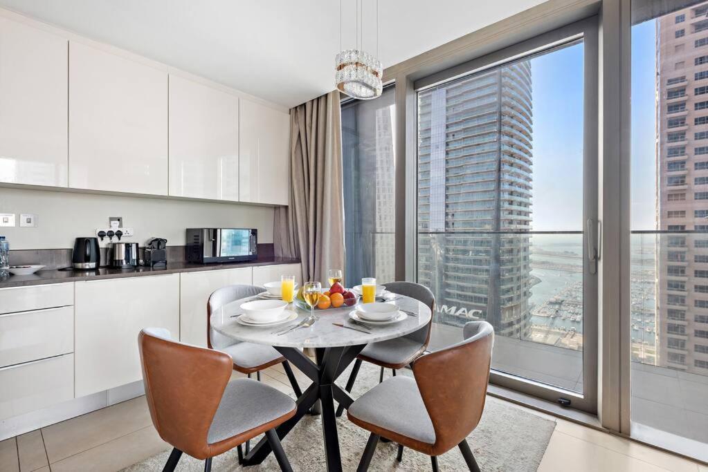 Luxury 2br In Marina Pool Gym Balcony Free Parking Dubai