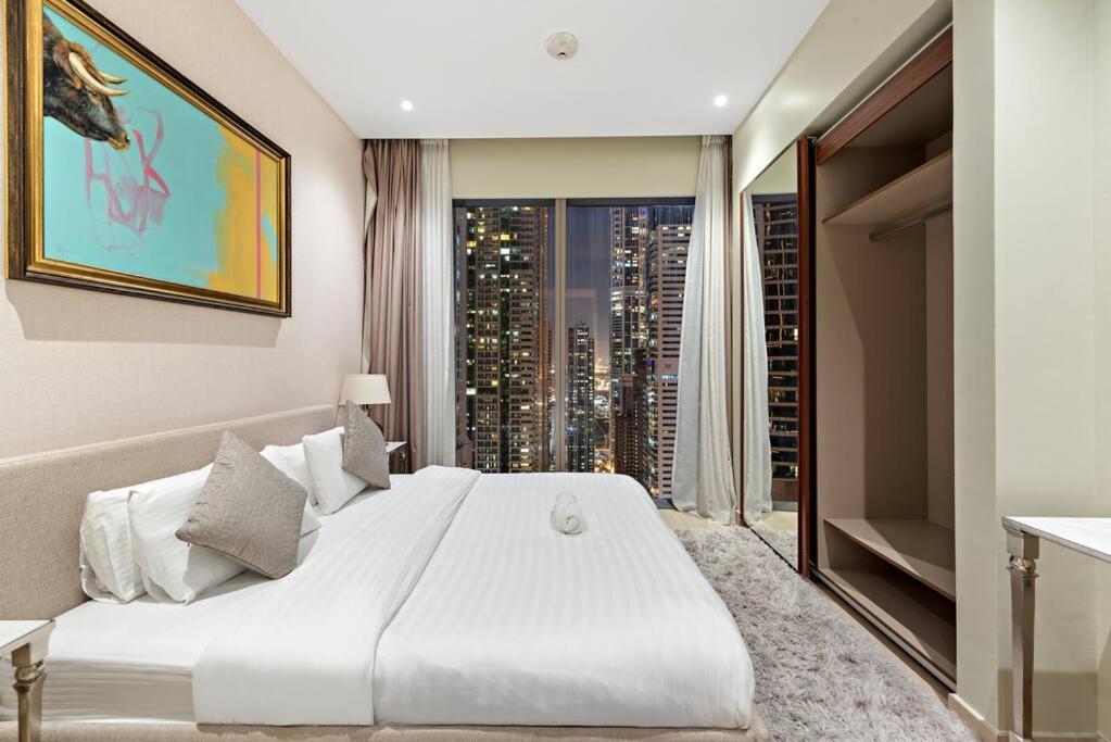 Luxury 2br In Marina Pool Gym Balcony Free Parking Apartment Dubai
