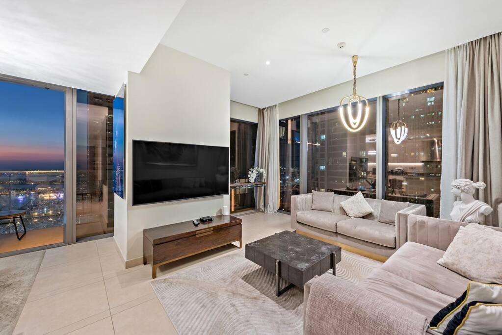 Luxury 2br In Marina Pool Gym Balcony Free Parking Dubai