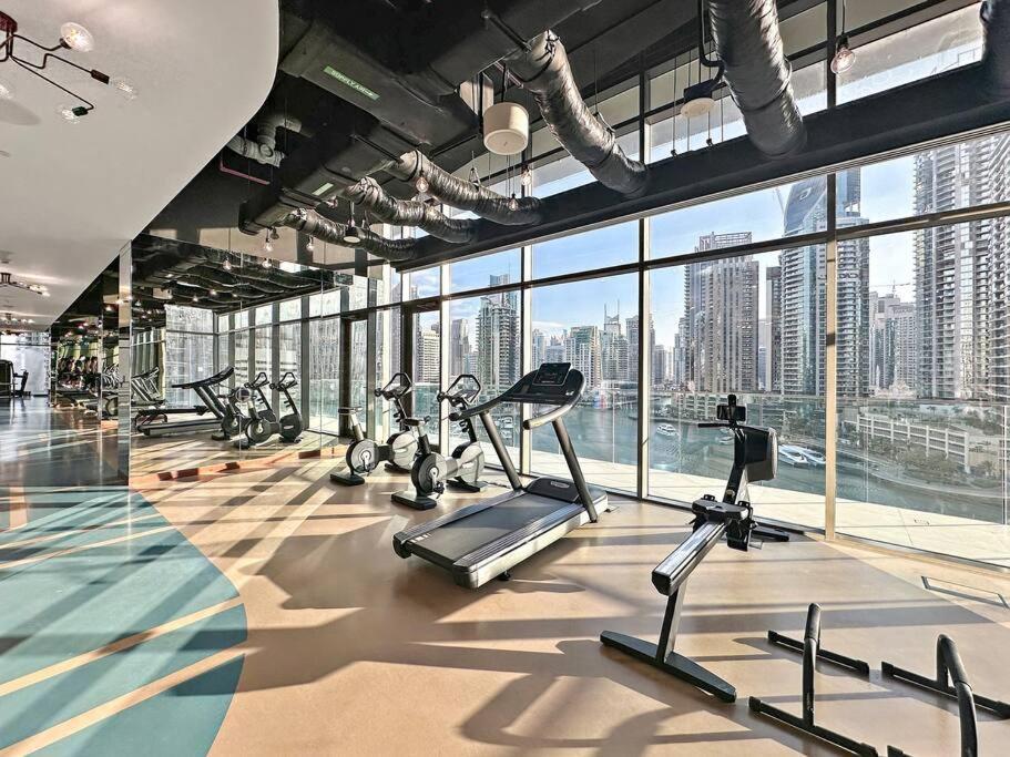 Luxury 2br In Marina Pool Gym Balcony Free Parking Apartment *