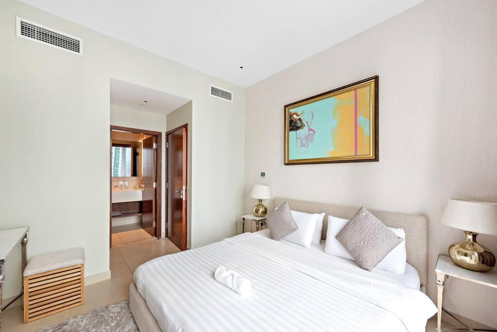 Luxury 2br In Marina Pool Gym Balcony Free Parking Dubai