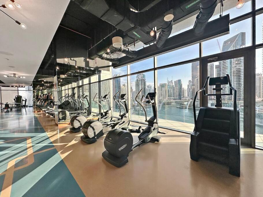 Luxury 2br In Marina Pool Gym Balcony Free Parking Apartment