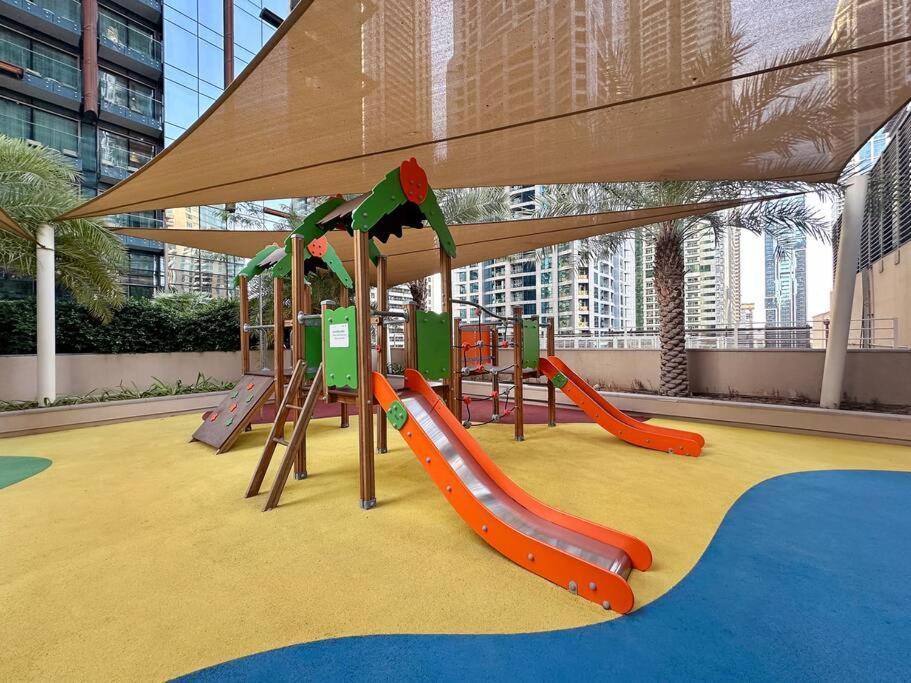 Luxury 2br In Marina Pool Gym Balcony Free Parking Apartment