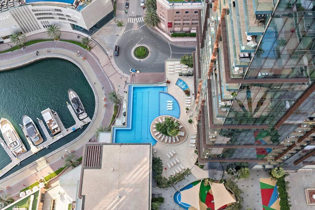 Luxury 2br In Marina Pool Gym Balcony Free Parking Apartment Dubai